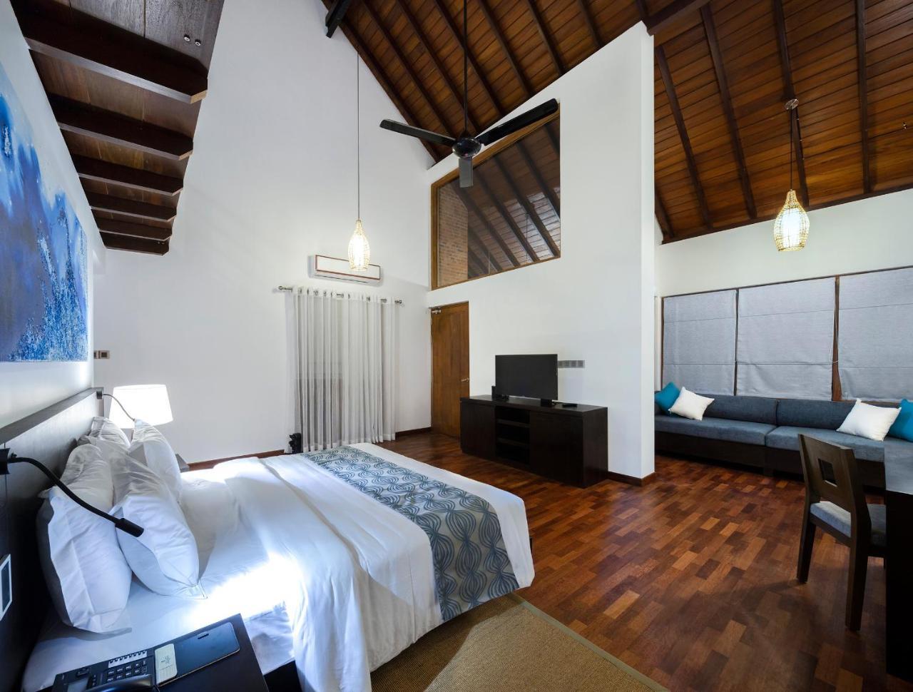 Ayana Sea Hotel Wadduwa Exterior photo